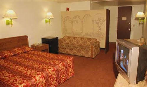 Regency Inn And Suites บาล์ดวินพาร์ค ภายนอก รูปภาพ